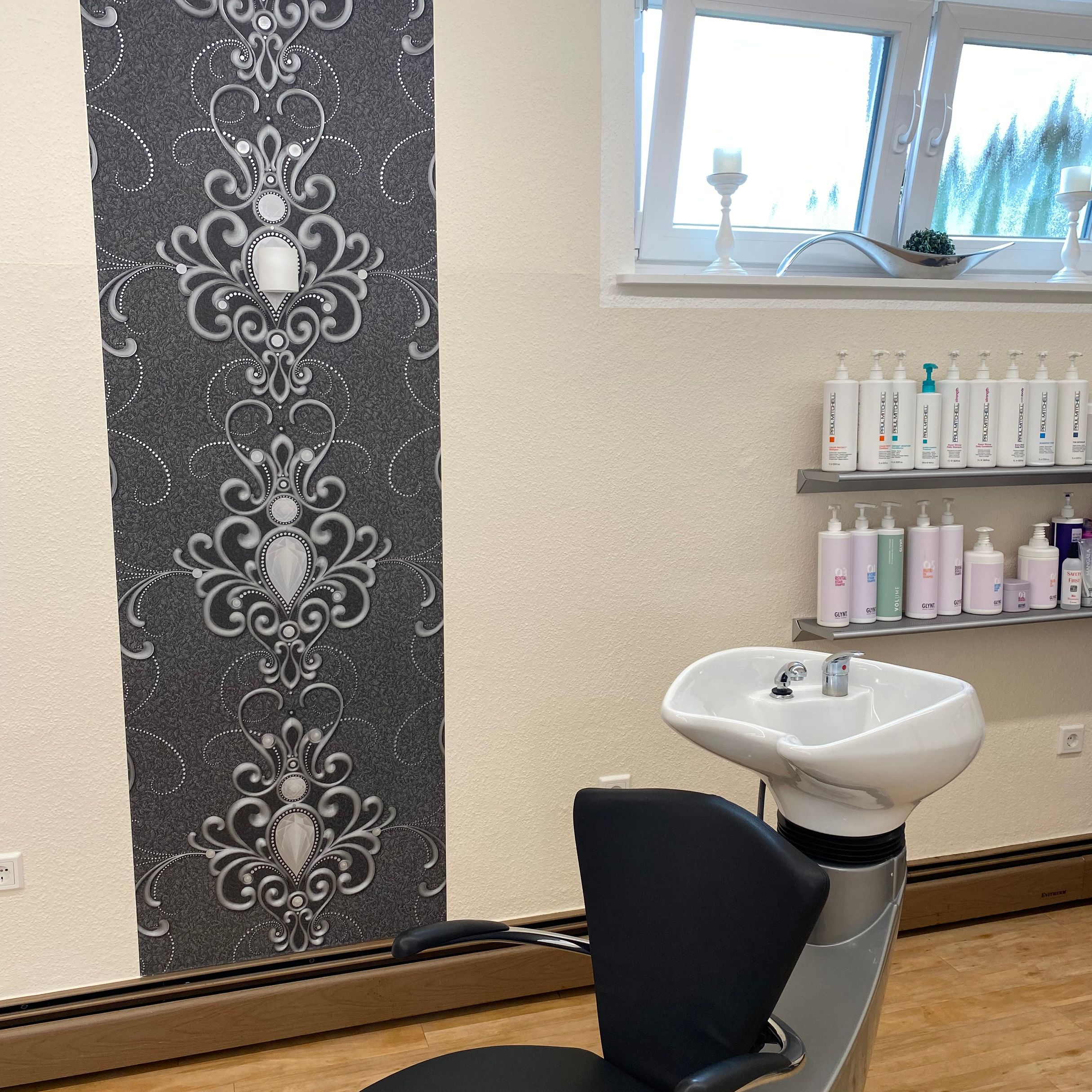 Haar design Handewitt, Hauptstraße 17, 24983 Handewitt, Team, künden, Haarqualität, Haare, Gesundheit, Färbetechniken, Glynt, Coloration, Salon, Paul Mitchell, luxuriös, Haarpflege, hochwertige Produkte, Inhaltsstoffe, Friseurexklusivität, soziales Engagement, Tierschutz, Umweltschutz, Termin, Weg, Kontakt