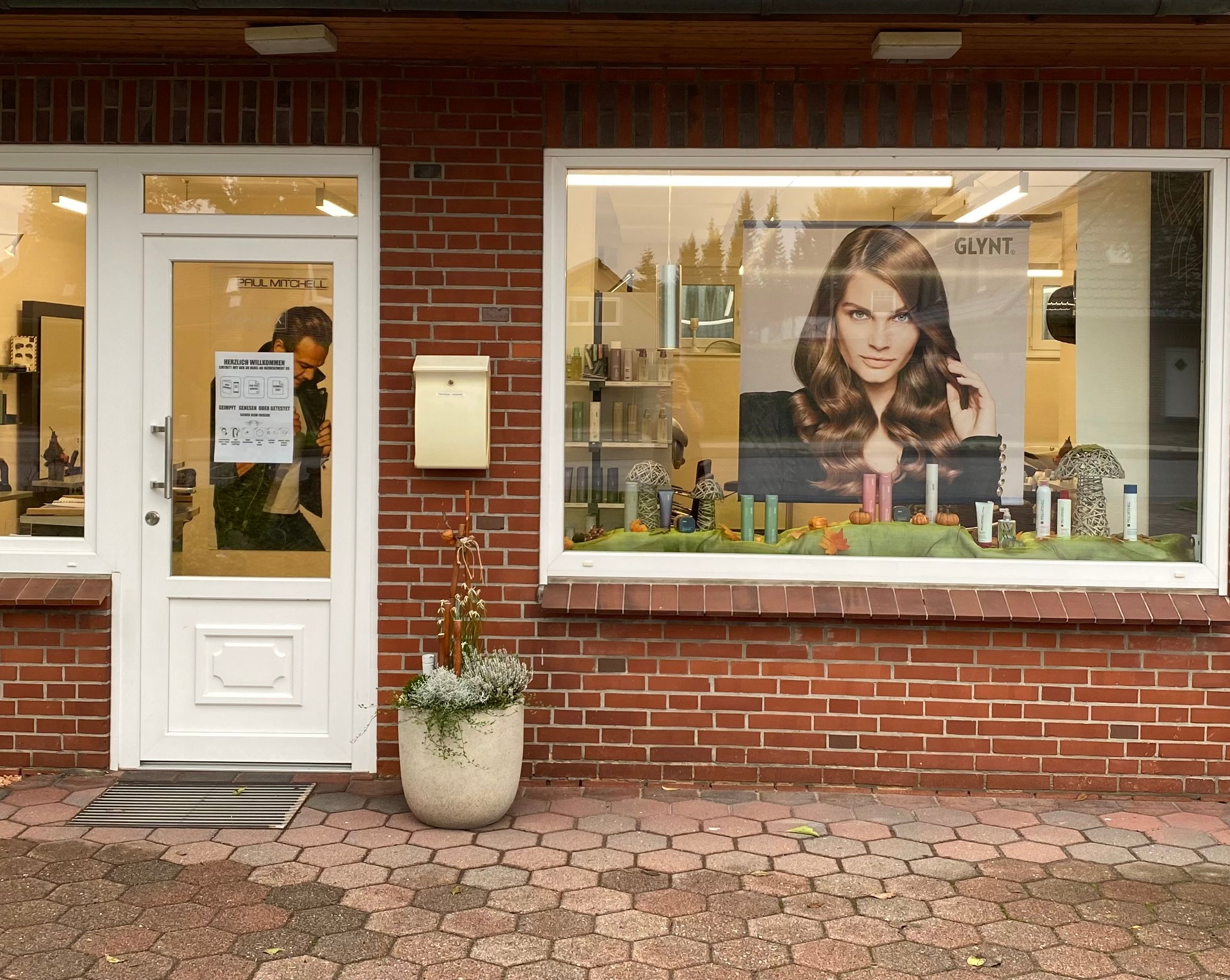 Haar design Handewitt, Hauptstraße 17, 24983 Handewitt, Team, künden, Haarqualität, Haare, Gesundheit, Färbetechniken, Glynt, Coloration, Salon, Paul Mitchell, luxuriös, Haarpflege, hochwertige Produkte, Inhaltsstoffe, Friseurexklusivität, soziales Engagement, Tierschutz, Umweltschutz, Termin, Weg, Kontakt